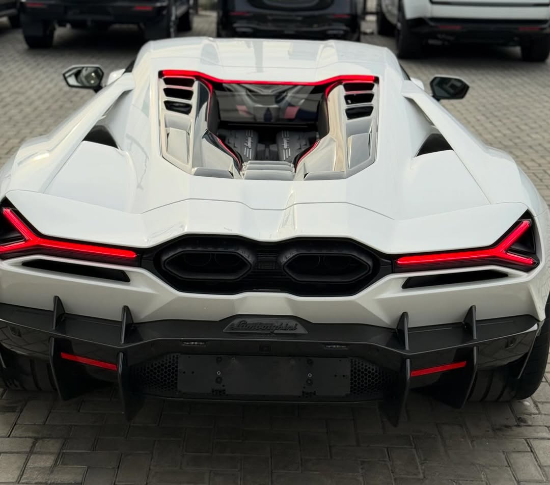 Lamborghini Revuelto